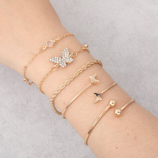Classic Gold Bracelet with Timeless Appeal