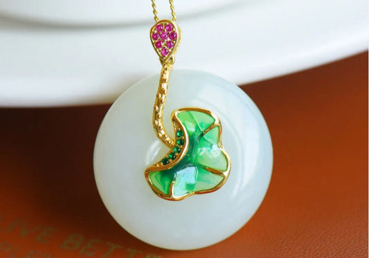 Romantic Silver Necklace for Special Moments