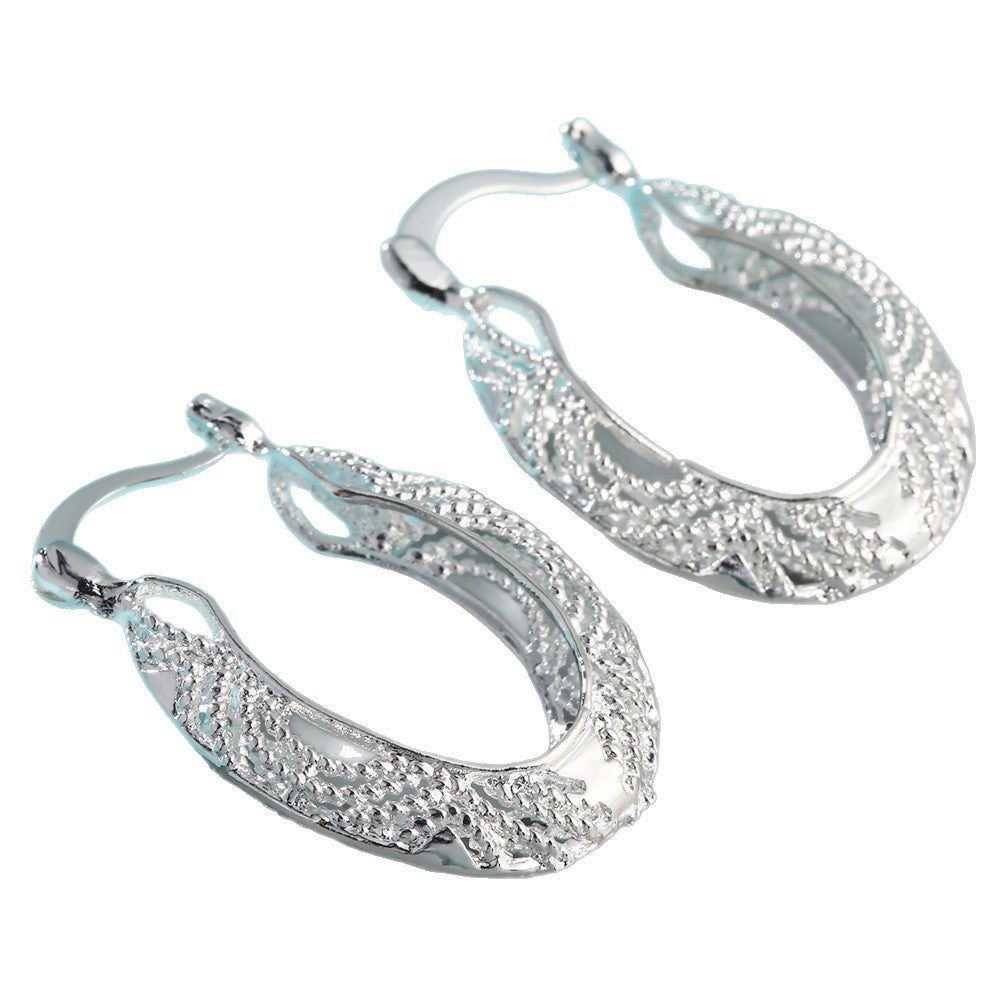 Charming Gold Earring for Any Occasion