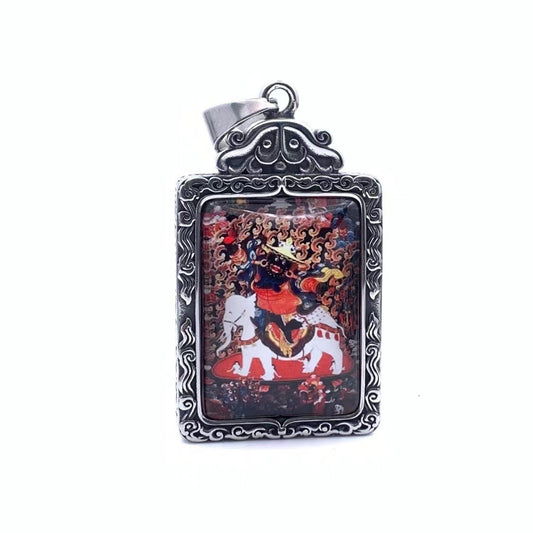 Elegant Pendant for Every Occasion