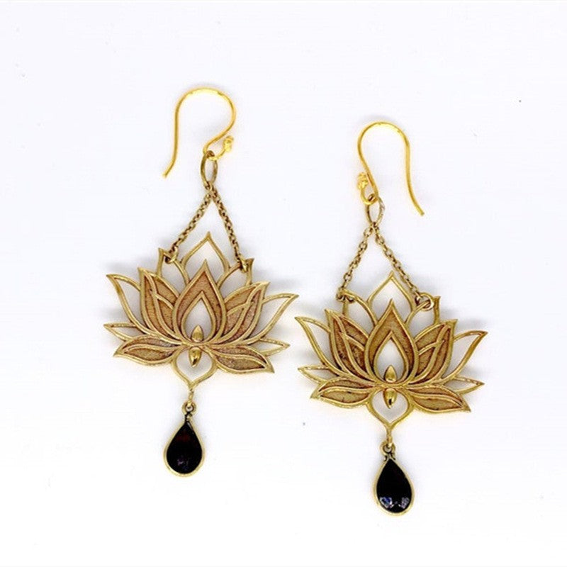 Classic Gold Earring with Timeless Appeal