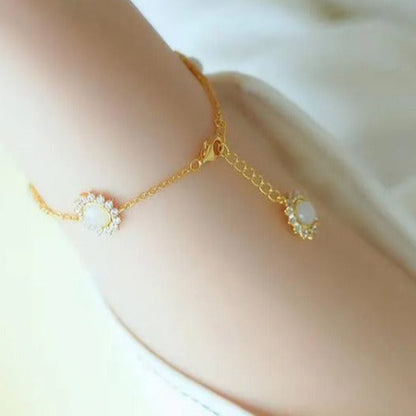 Romantic Gold Bracelet for Special Moments