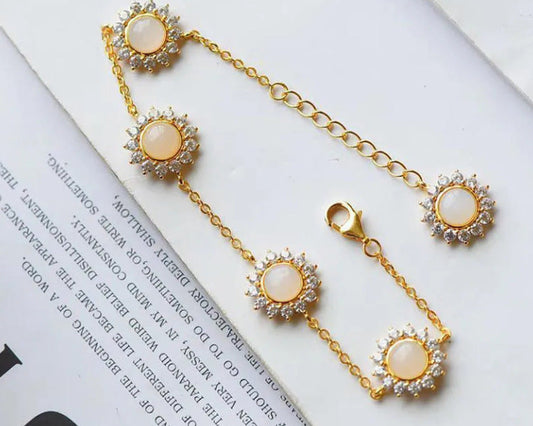Romantic Gold Bracelet for Special Moments