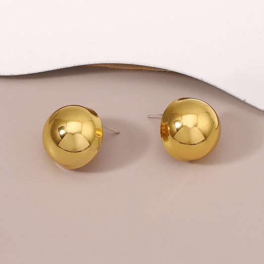 Charming Gold Earring for Any Occasion