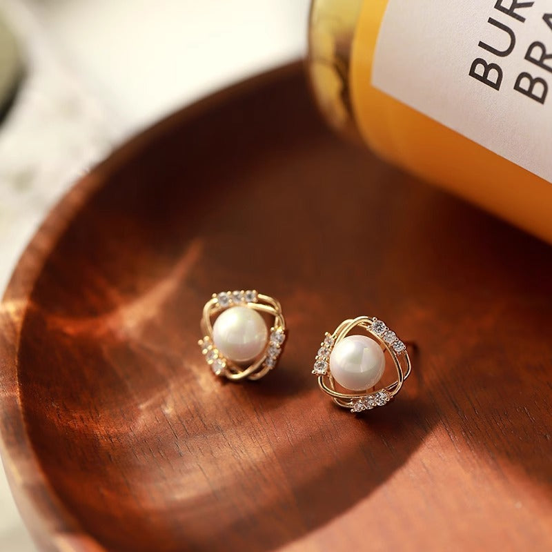 Charming Pearl Earring for Any Occasion