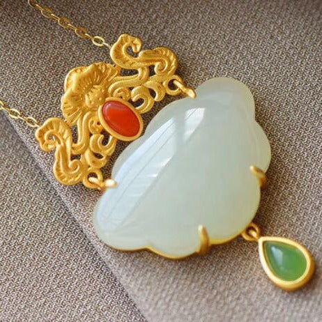 Classic Silver Pendant with Timeless Appeal