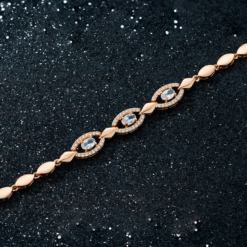 Charming Gold Bracelet for Any Occasion