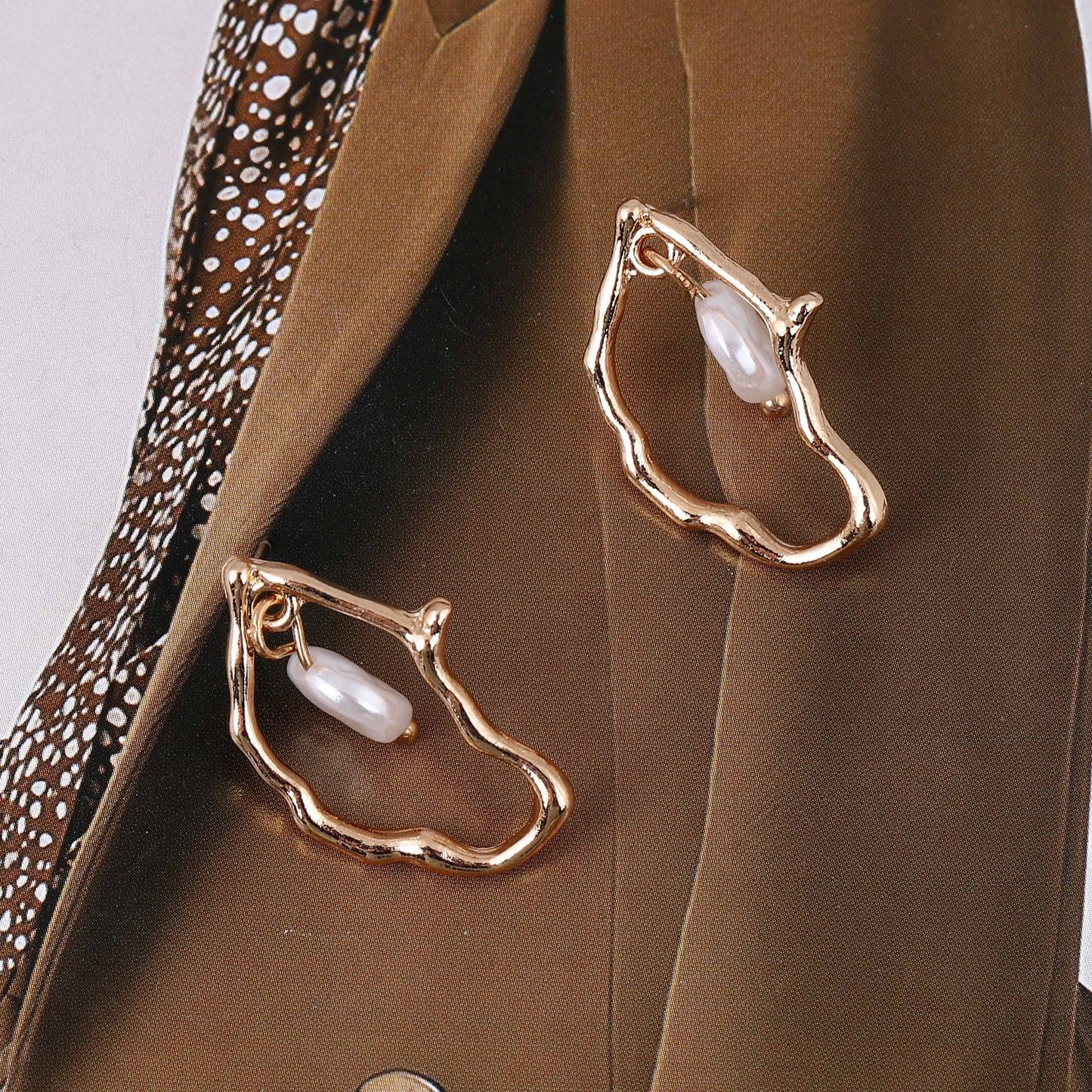 Beautiful Pearl Earring with Unique Style