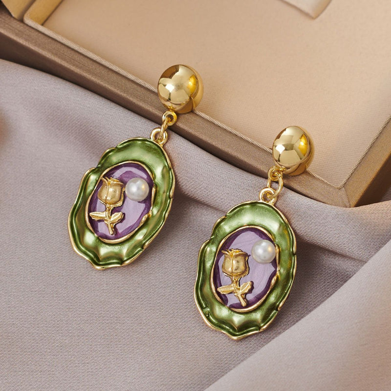 Classic Pearl Earring with Timeless Appeal