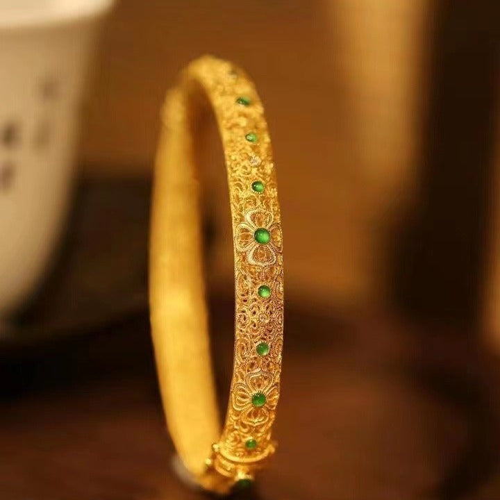 Romantic Gold Bracelet for Special Moments
