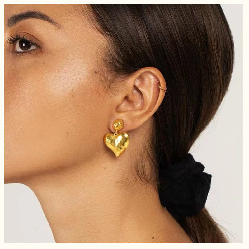 Charming Gold Earring for Any Occasion