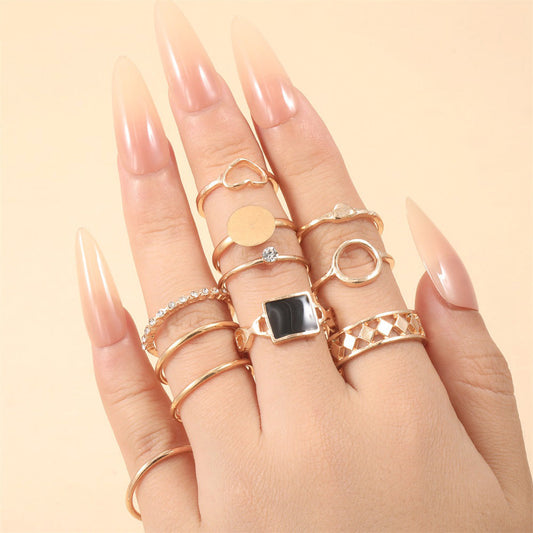 Classic Gold Ring with Timeless Appeal