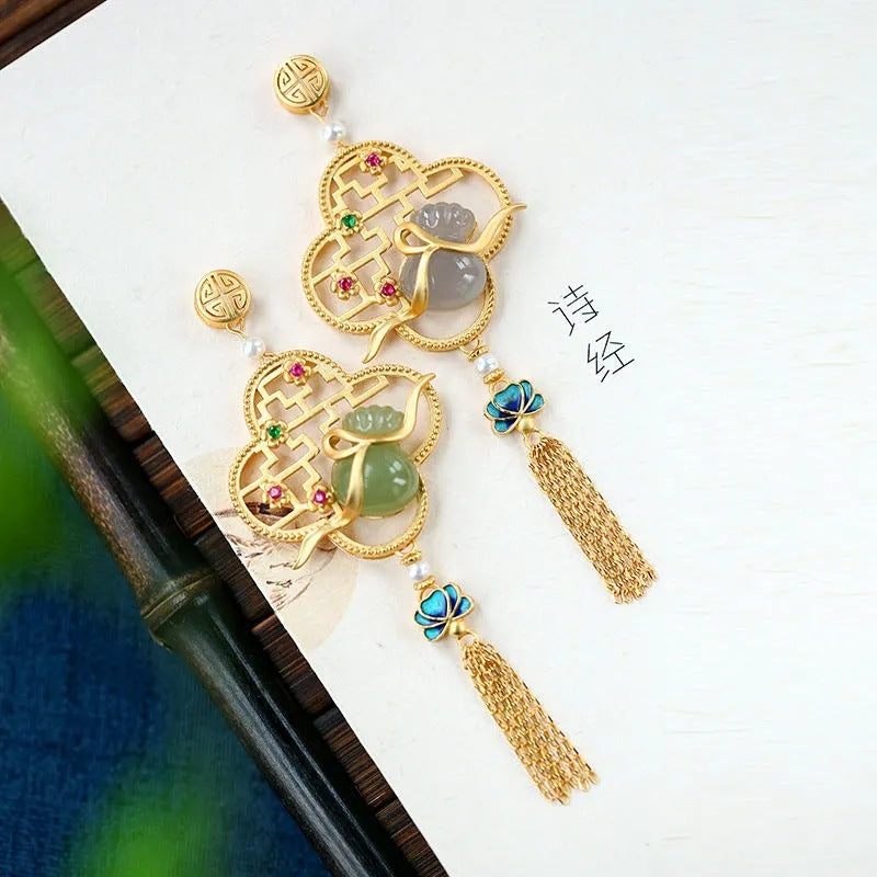 Beautiful Gold Necklace with Unique Style