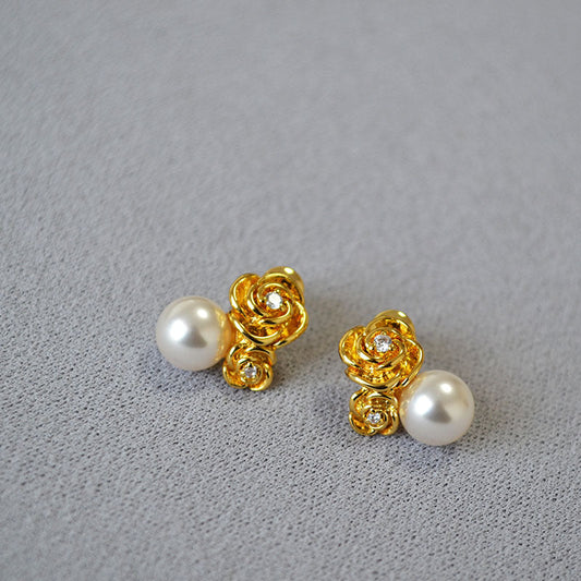 Charming Silver Earring for Any Occasion