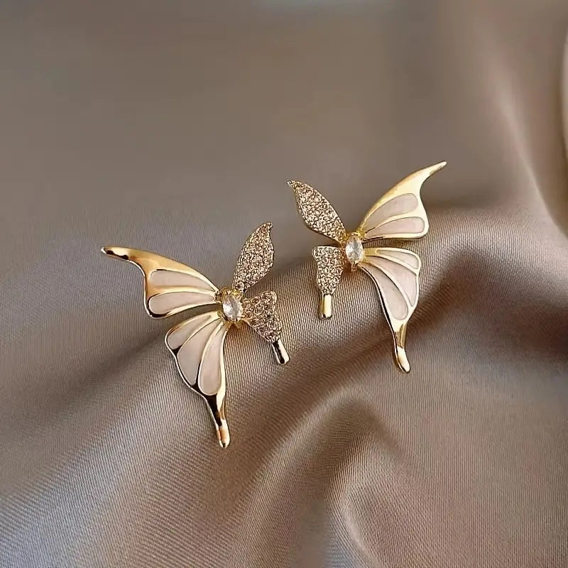 Classic Earring with Timeless Appeal