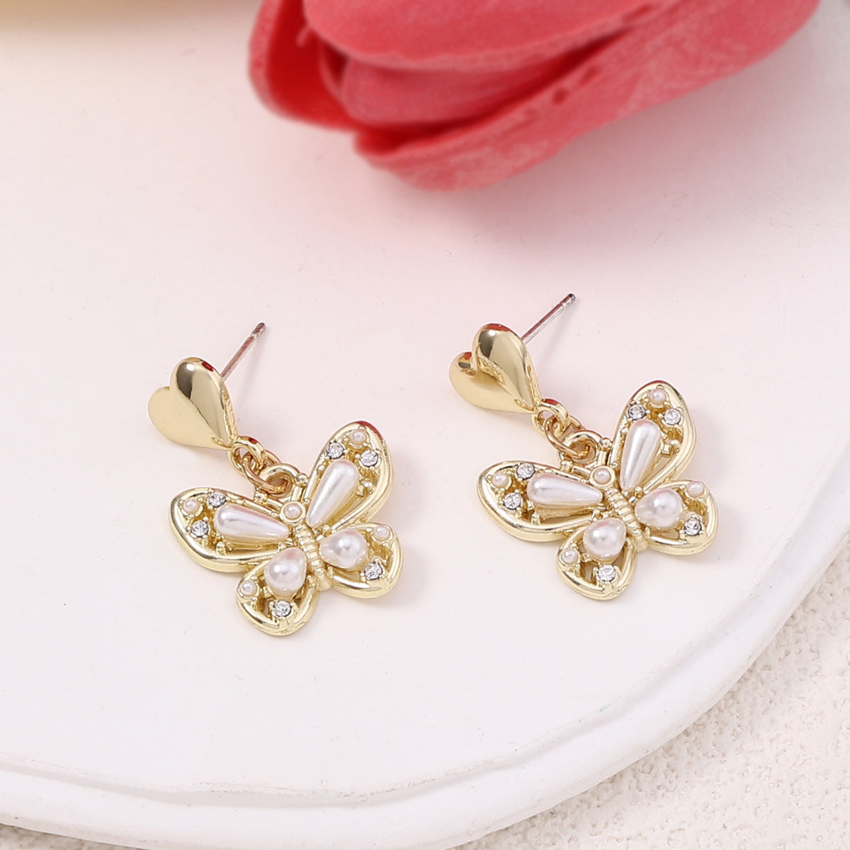 Classic Pearl Earring with Timeless Appeal