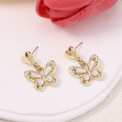 Classic Pearl Earring with Timeless Appeal