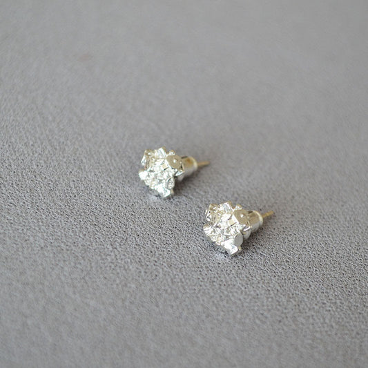 Classic Gold Earring with Timeless Appeal
