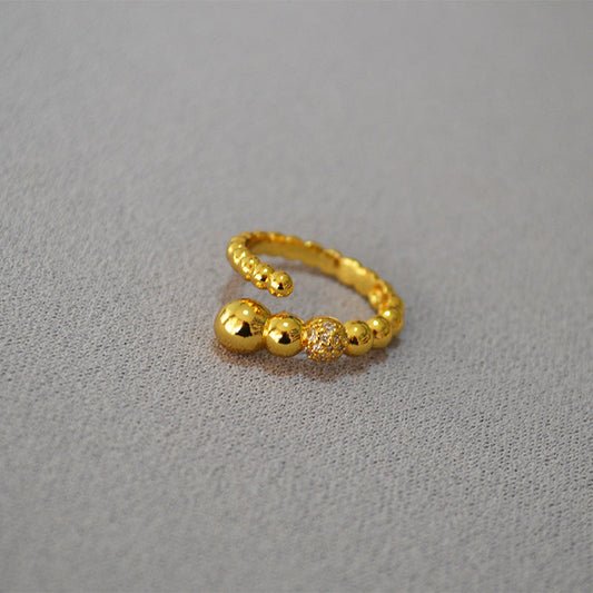 Classic Gold Ring with Timeless Appeal