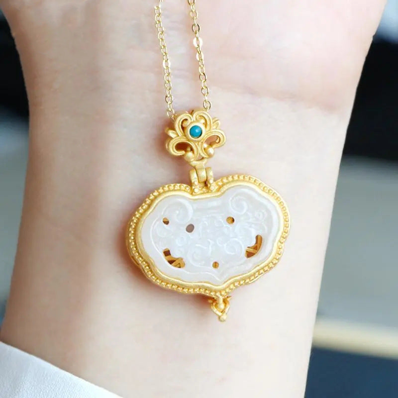 Romantic Silver Necklace for Special Moments