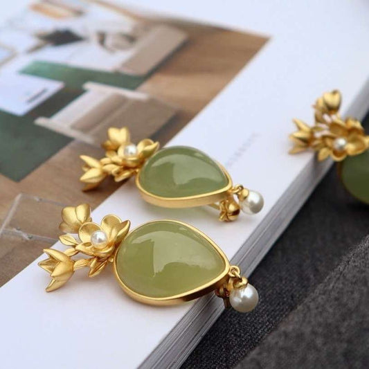 Beautiful Gold Necklace with Unique Style