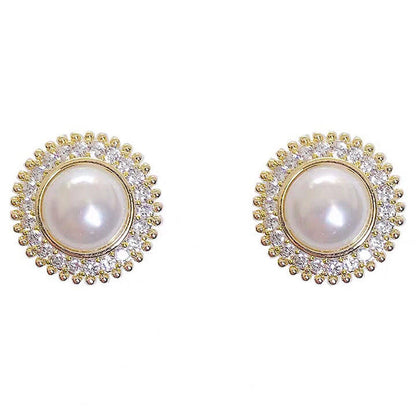 Classic Pearl Earring with Timeless Appeal