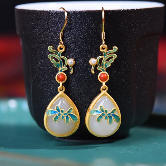 Classic Gold Earring with Timeless Appeal