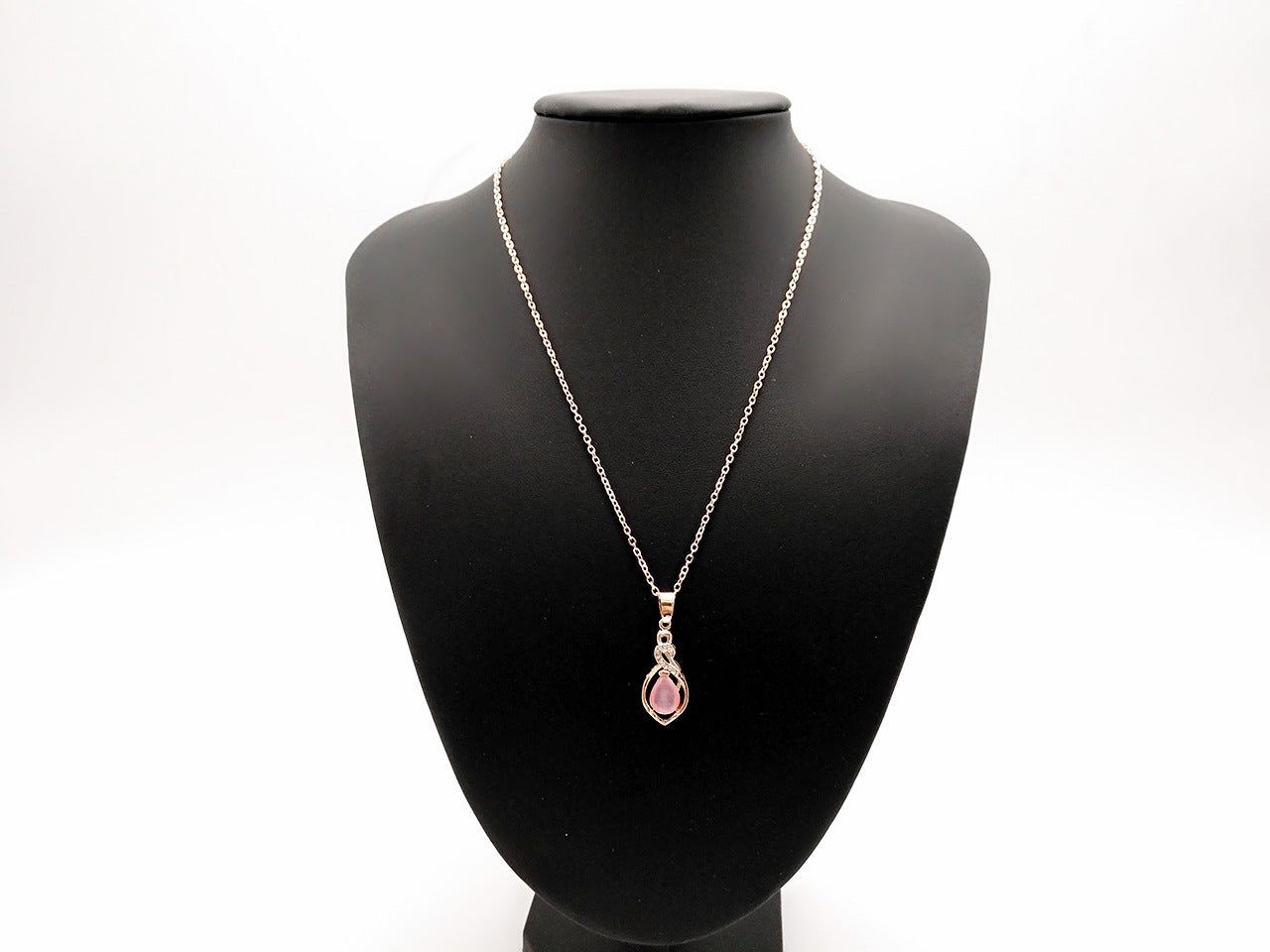 Classic Gold Necklace with Timeless Appeal