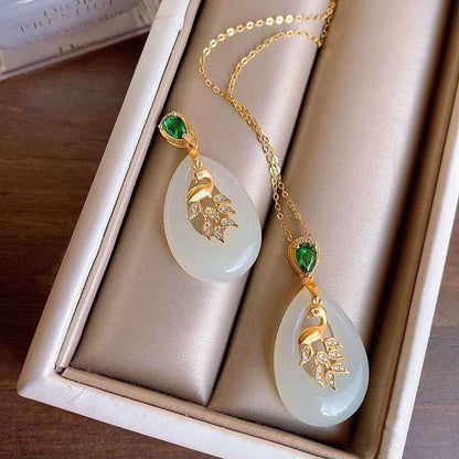 Classic Gold Necklace with Timeless Appeal