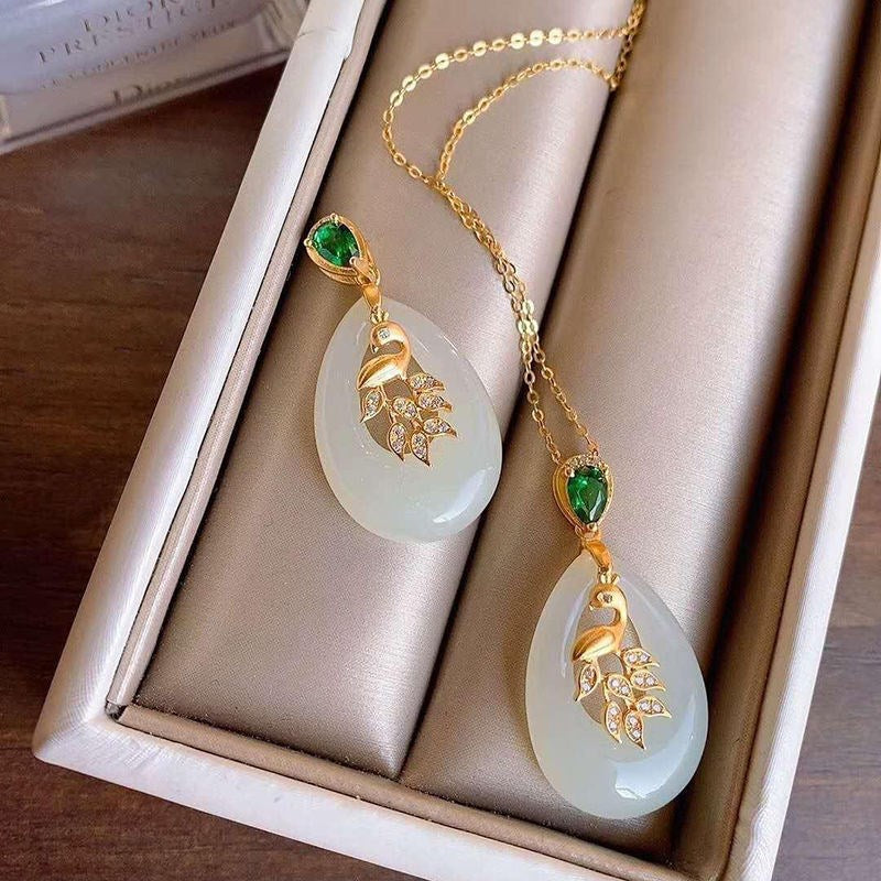 Classic Gold Necklace with Timeless Appeal