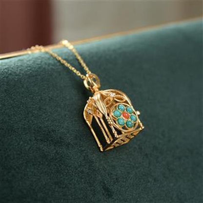 Beautiful Gold Necklace with Unique Style
