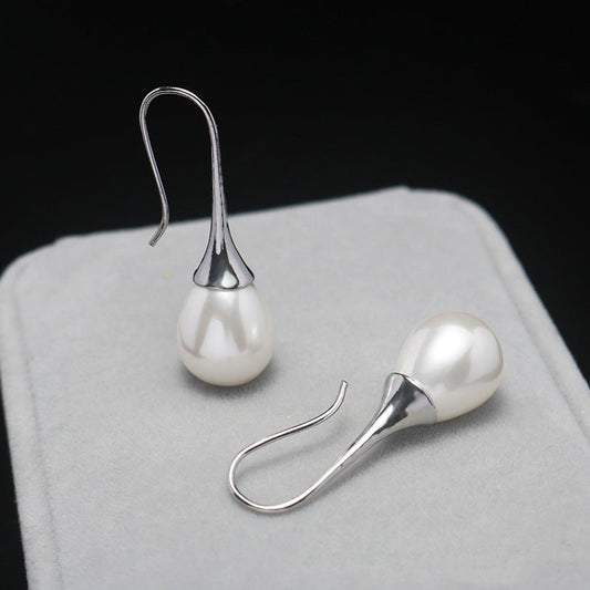 Charming Gold Earring for Any Occasion