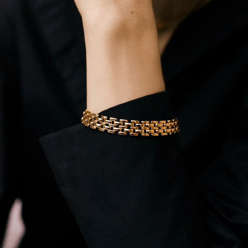 Charming Gold Bracelet for Any Occasion