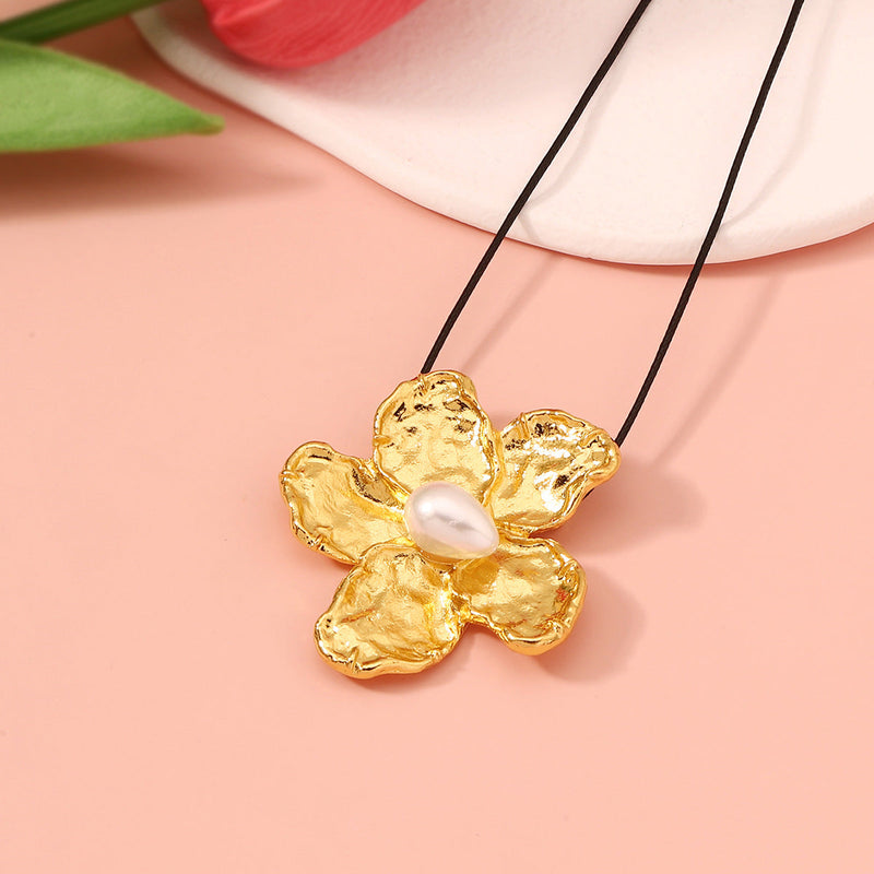 Romantic Pearl Necklace for Special Moments