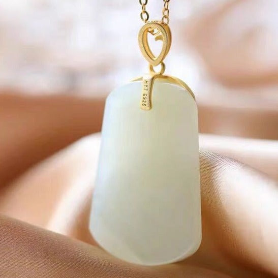 Classic Silver Necklace with Timeless Appeal