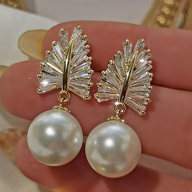 Charming Pearl Earring for Any Occasion
