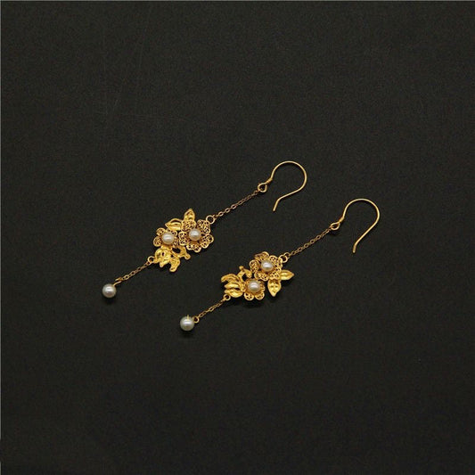 Romantic Gold Earring for Special Moments