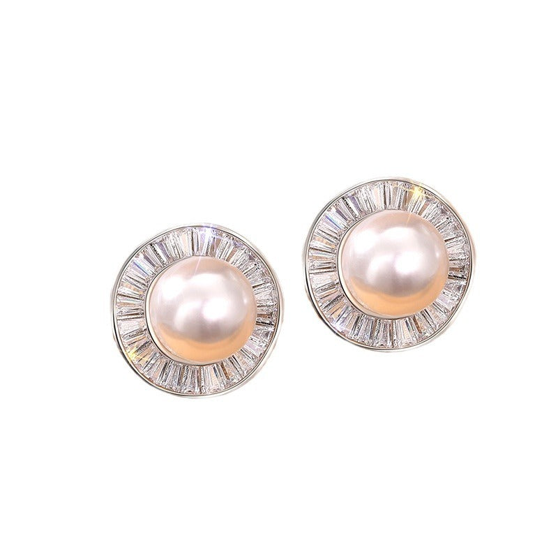 Charming Pearl Earring for Any Occasion