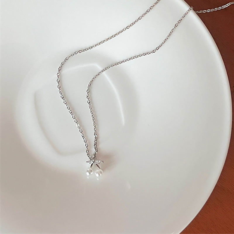 Beautiful Pearl Necklace with Unique Style