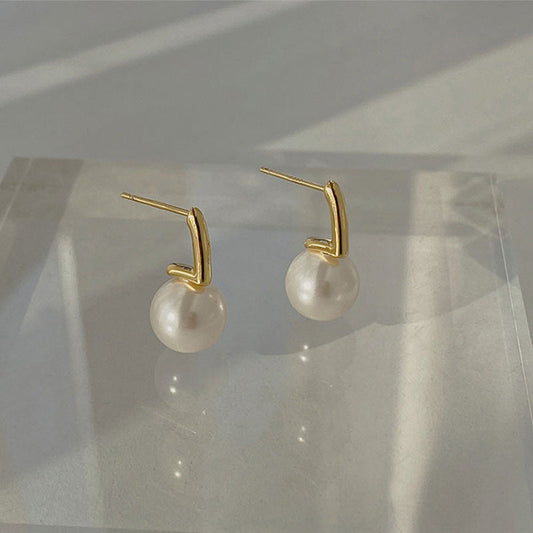 Romantic Pearl Earring for Special Moments