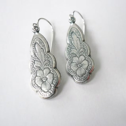 Charming Earring for Any Occasion