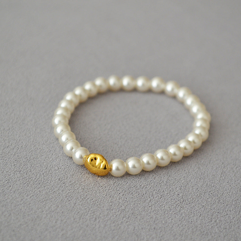 Classic Gold Bracelet with Timeless Appeal