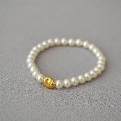 Classic Gold Bracelet with Timeless Appeal