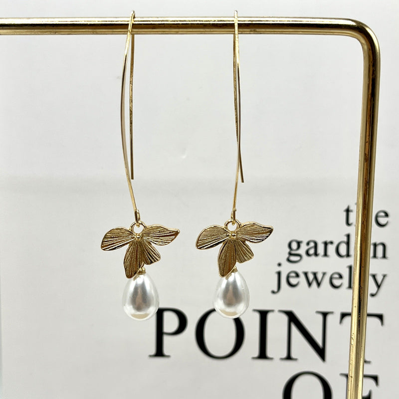 Classic Pearl Earring with Timeless Appeal
