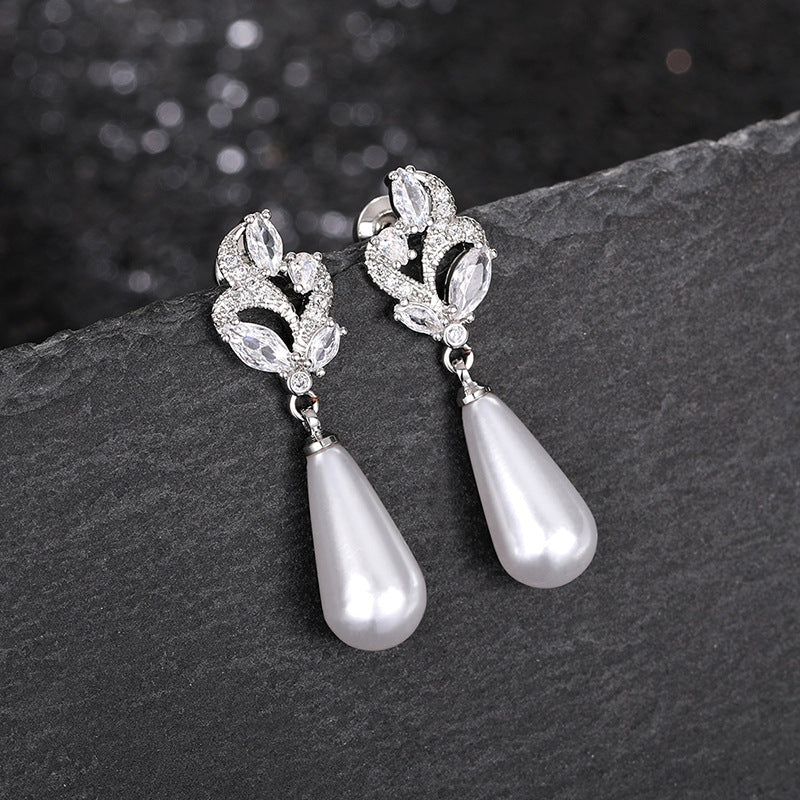 Classic Pearl Earring with Timeless Appeal