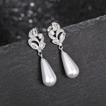 Classic Pearl Earring with Timeless Appeal
