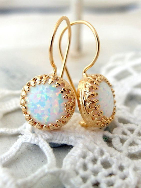 Classic Gold Earring with Timeless Appeal