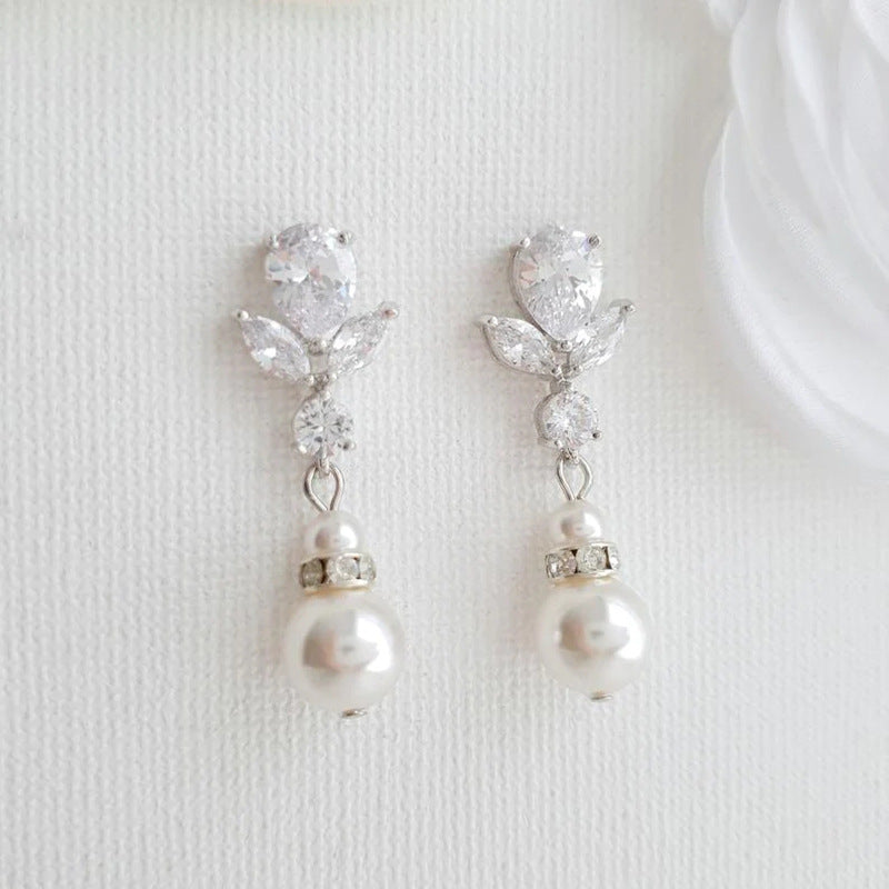 Classic Pearl Earring with Timeless Appeal