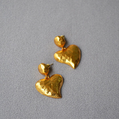Charming Gold Earring for Any Occasion