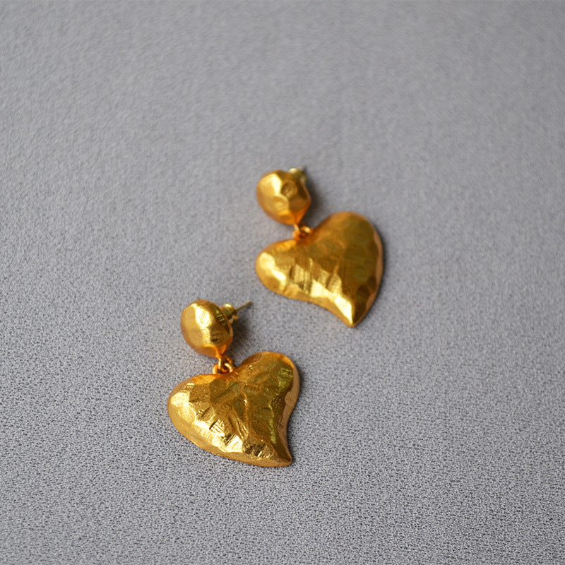 Charming Gold Earring for Any Occasion